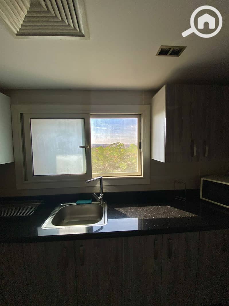 6 fc950432-a6ae-49bd-aa78-9c6e85795a3e. jpg