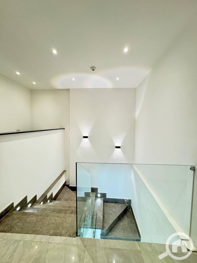 12 cf083e0b-1037-4d48-9b48-fa8fef070879. jpg