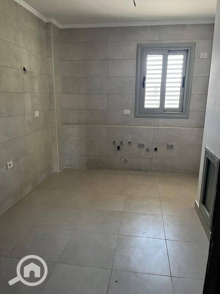 5 yjetujteyjdt - Copy. jpg