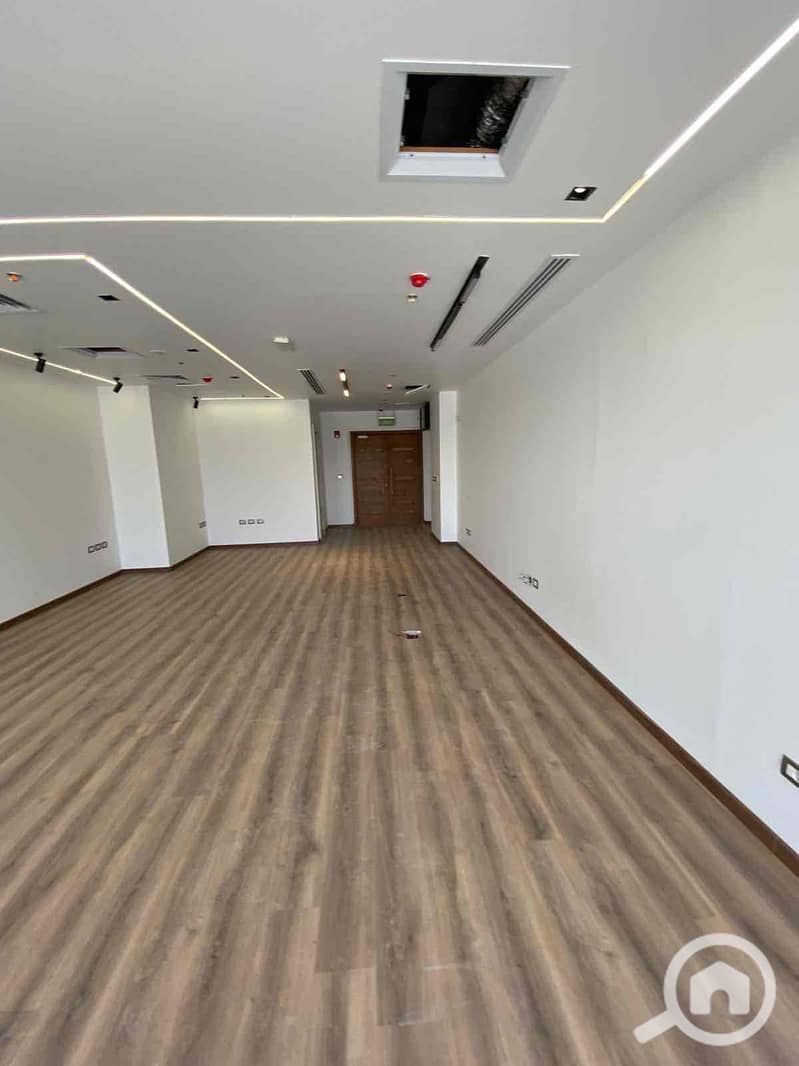 7 acb25a56-1855-4a03-94c8-e05f810f83ad. jpg