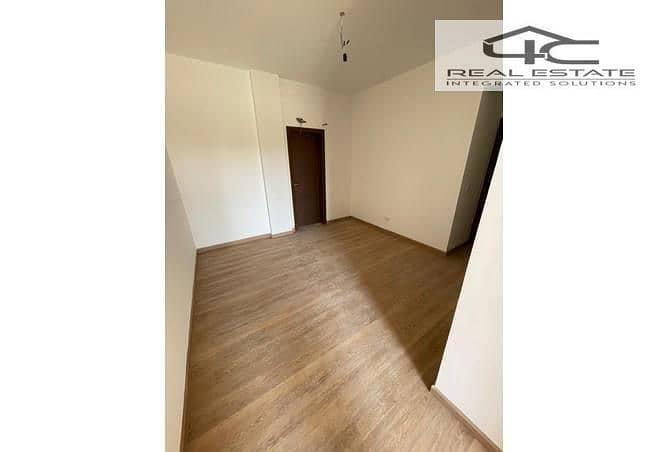 6 3830427-d35eeo. jpg