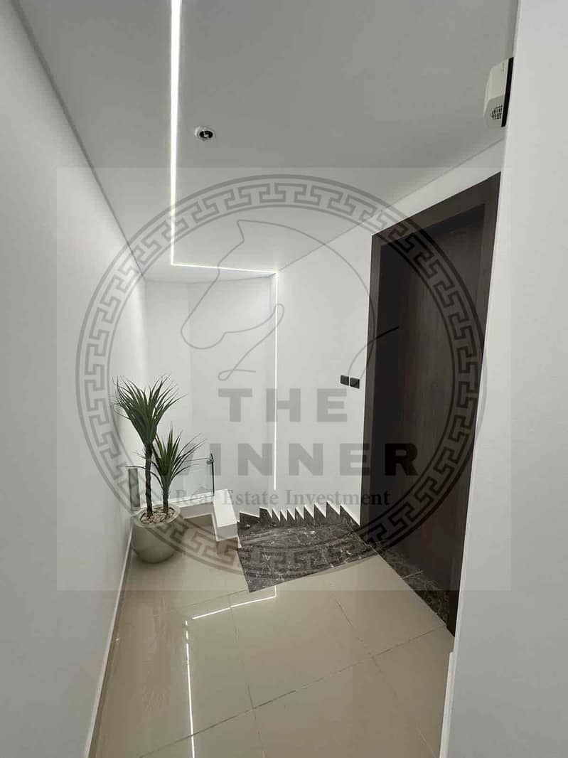 12 e90794ba-201b-4479-9e49-103ccf6052b4. jpg