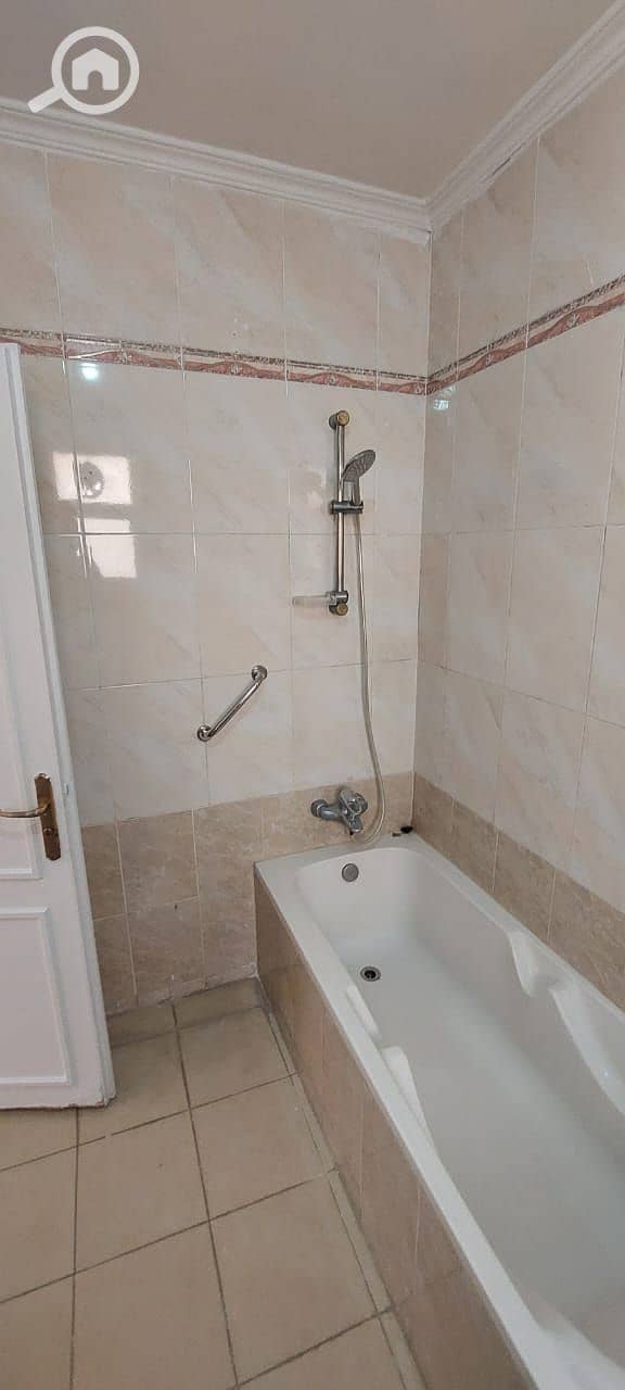 4 a45a2780-ea15-4a07-b592-2d06c463495b. jpg