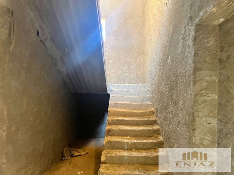 12 a7ee3679-7623-45f1-89e6-e11aec9a5f22. jpg