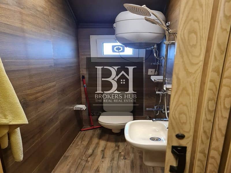 4 0502be5e-bbdf-49fa-8287-0e9fb480dba4. jpg