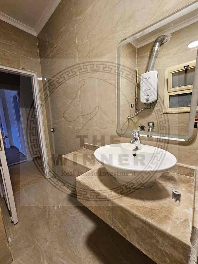 9 e0d8abf6-eb0f-453b-a9f8-1bc9cae93384. jpg