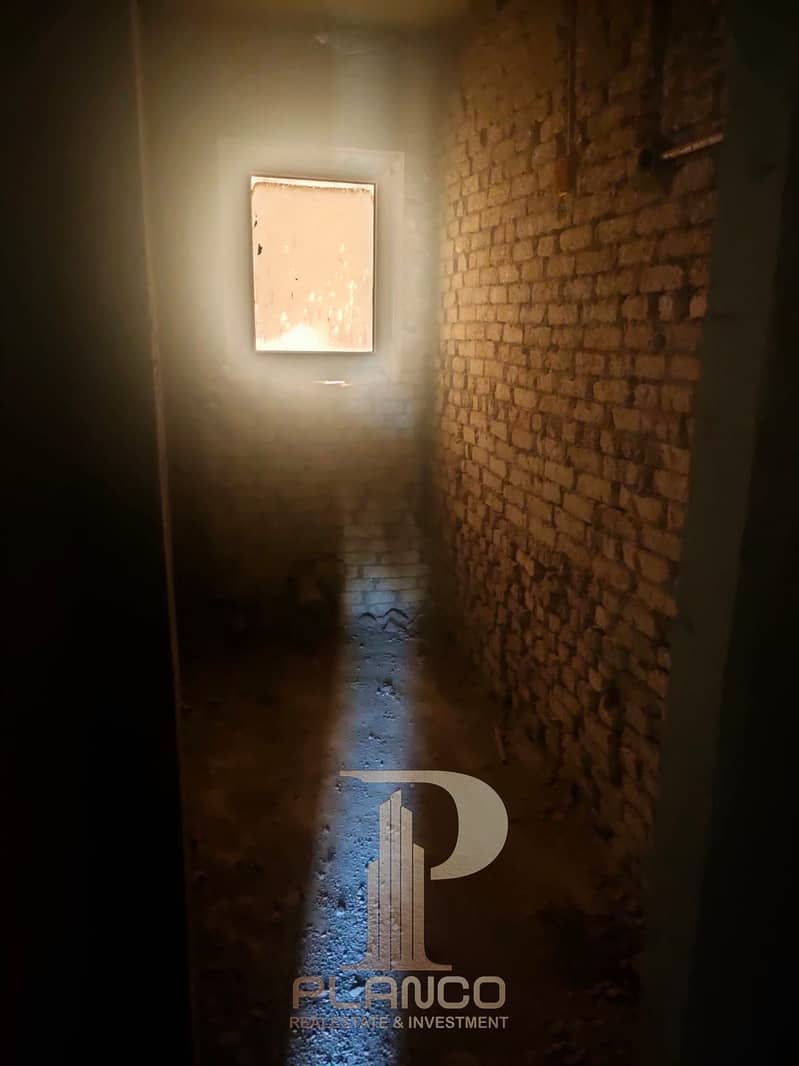 28 b798dd11-fd7b-457d-9ceb-6206df73e1aa. jpg