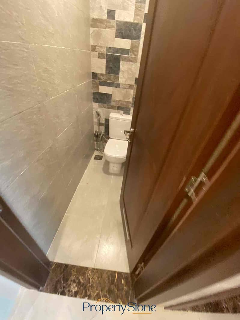 12 c3cf9259-dab0-45a2-a7ff-cee4c2c0db89. jpg