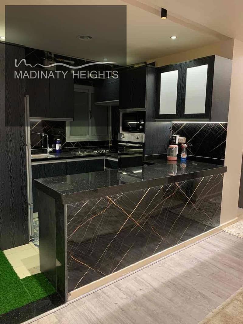 4 b6fefffb-da69-4ae2-b767-80e0f64b2f58. jpg