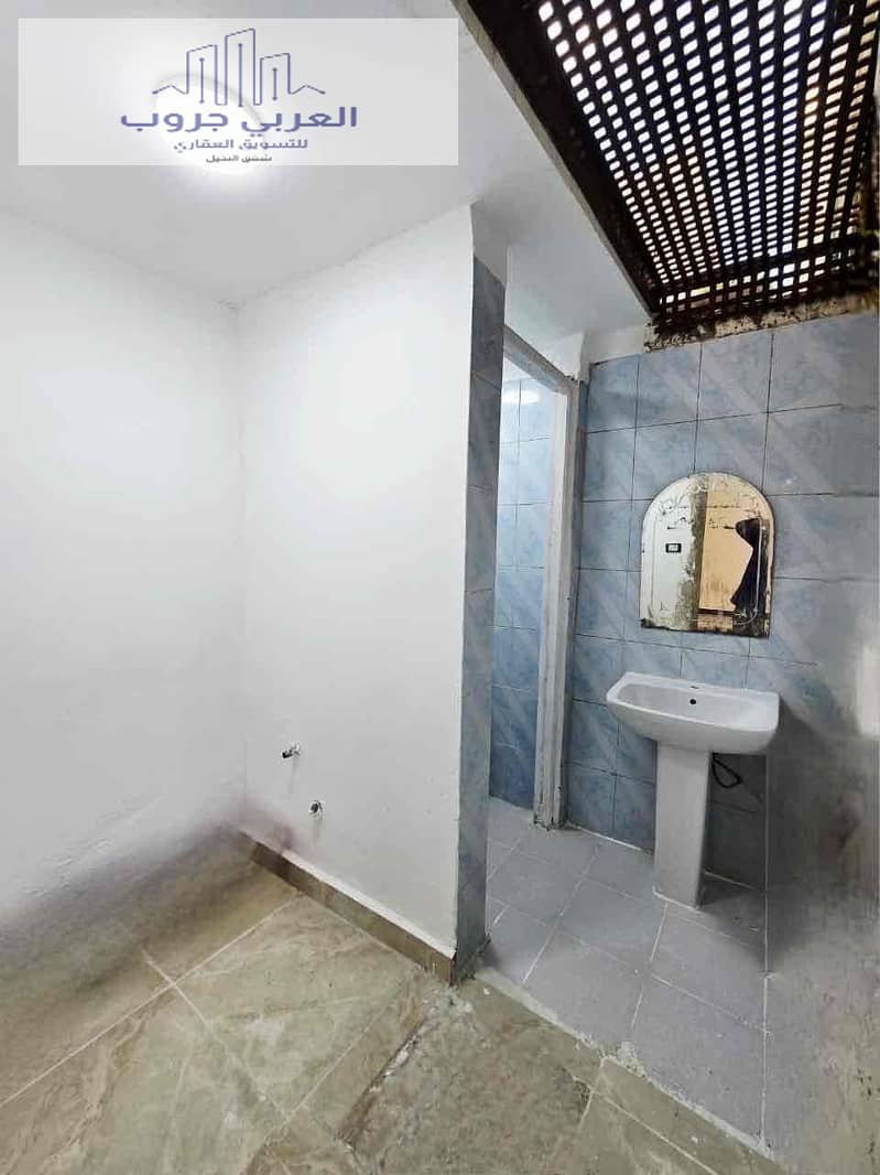 12 bc0c04e3-0d50-4249-824c-a71d0434425e. jpg