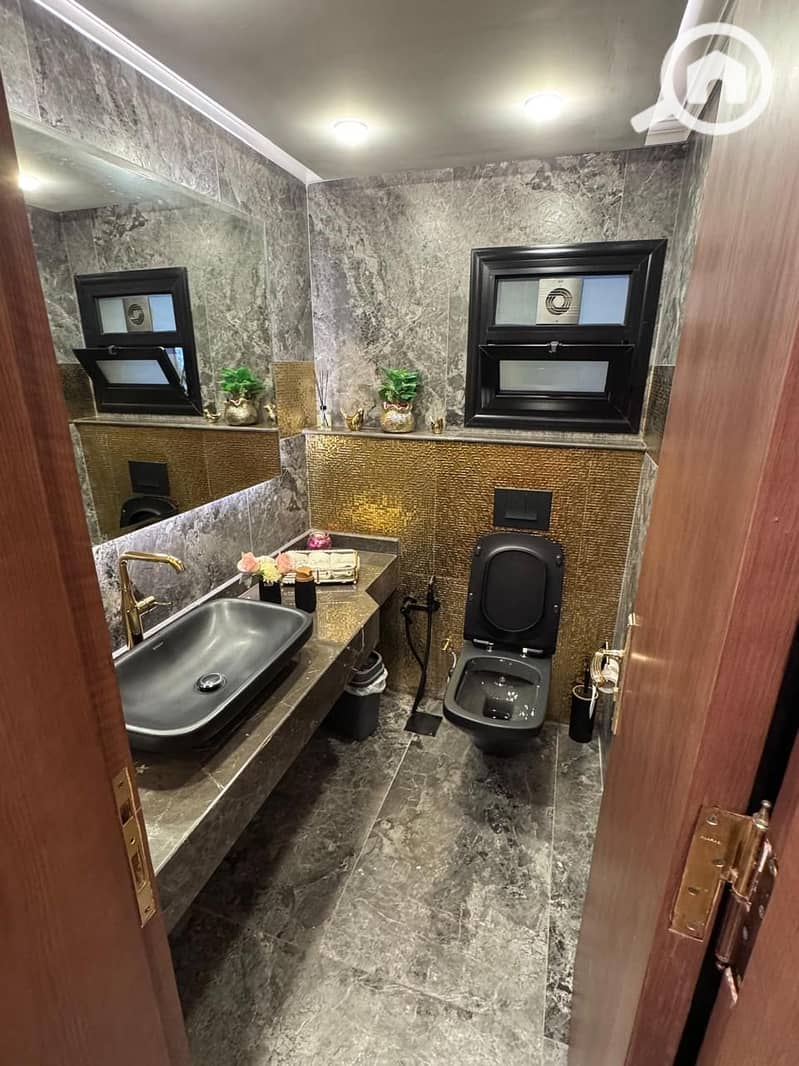 10 c84fb78c-8a8e-486d-8b57-1086351dfa85. jpeg