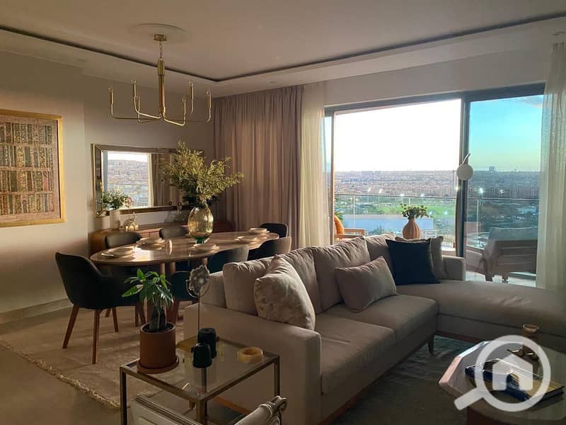 10 38dd8653-8754-400f-b8d8-8b21080d2ac9. jpg