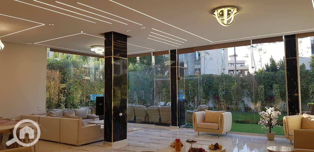 10 e6bf4856-c639-4eca-8dcd-1a9c35c3b151. jpeg