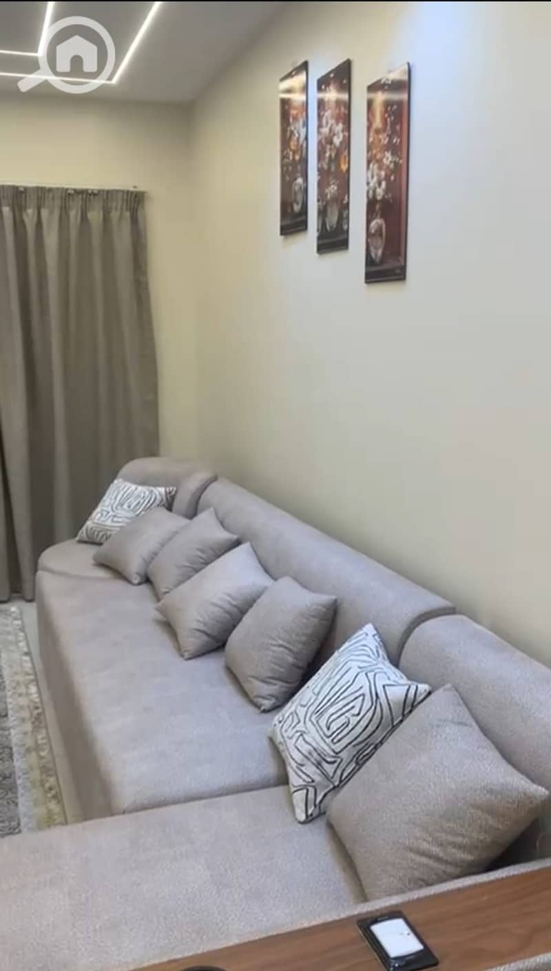 2 6a2be17f-5a86-49b9-bd94-fac2c6ed83b1. jpeg