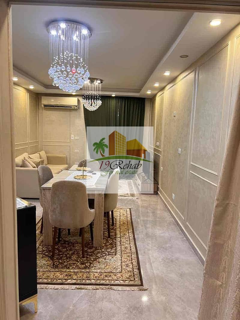 4 5ff2ea0c-ccfd-423c-aeba-a8665ba71293. jpg