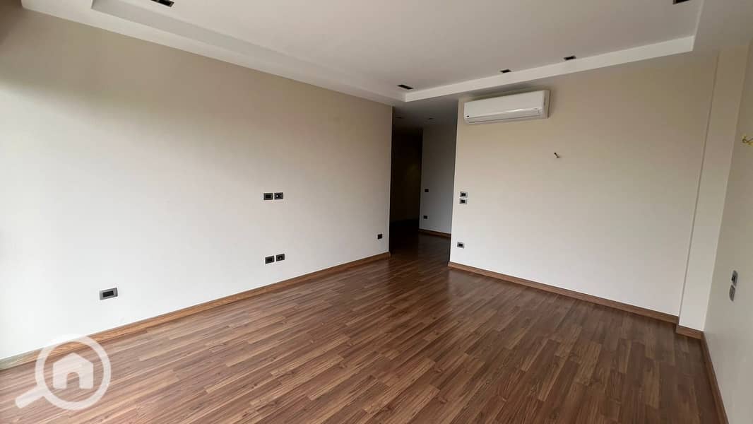 3 d76a2895-2a0b-4255-b0fa-982362f464fc. jpeg