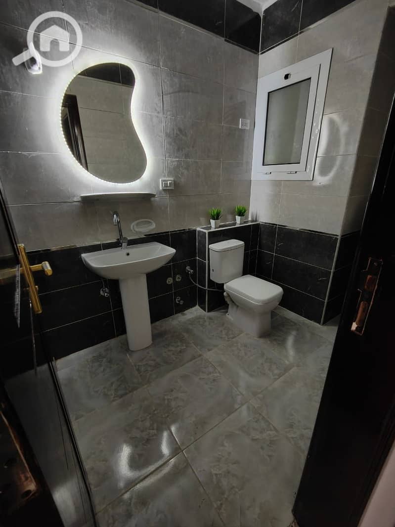 5 8f385635-6786-4b7b-a1d9-2db92f72b712. jpg