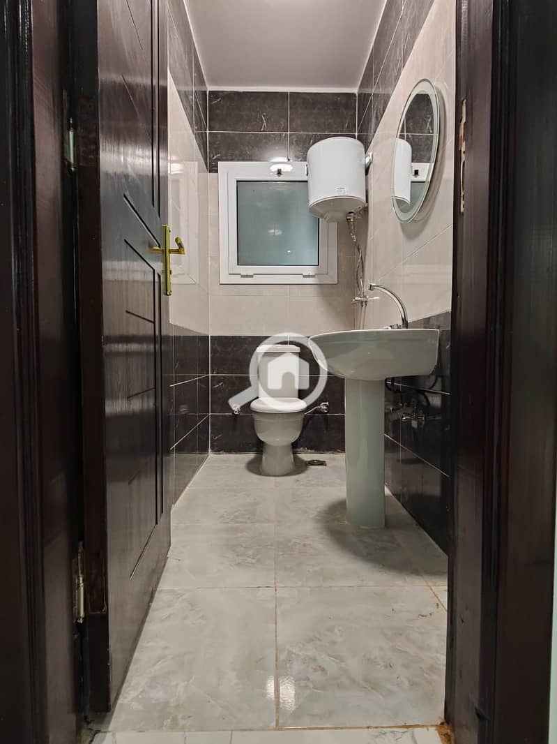 13 e990a2ec-c068-43f0-a622-64f1df2aa642. jpg