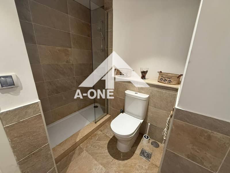 12 33619565-820d-41e7-8aa3-ec52f318ccf1. jpeg