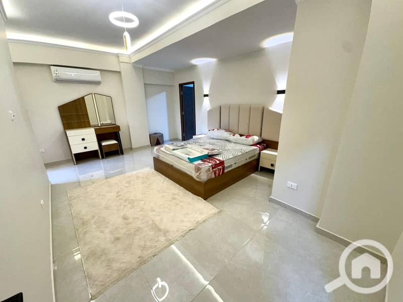 4 089b53df-2545-49a4-9cc9-fe79dcc24cb2. jpg