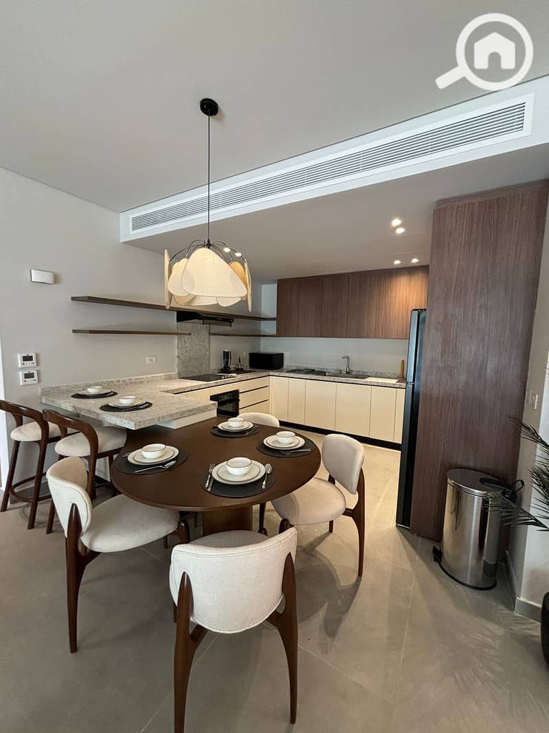 2 71d7b8ad-a63f-4612-9d59-f3ef0919a393. jpg