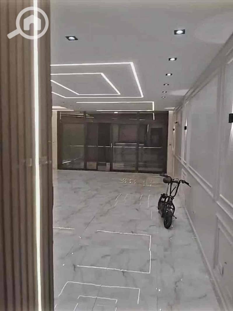 2 b91c5d18-ed55-40d7-b196-18cf1a3e5384. jpg