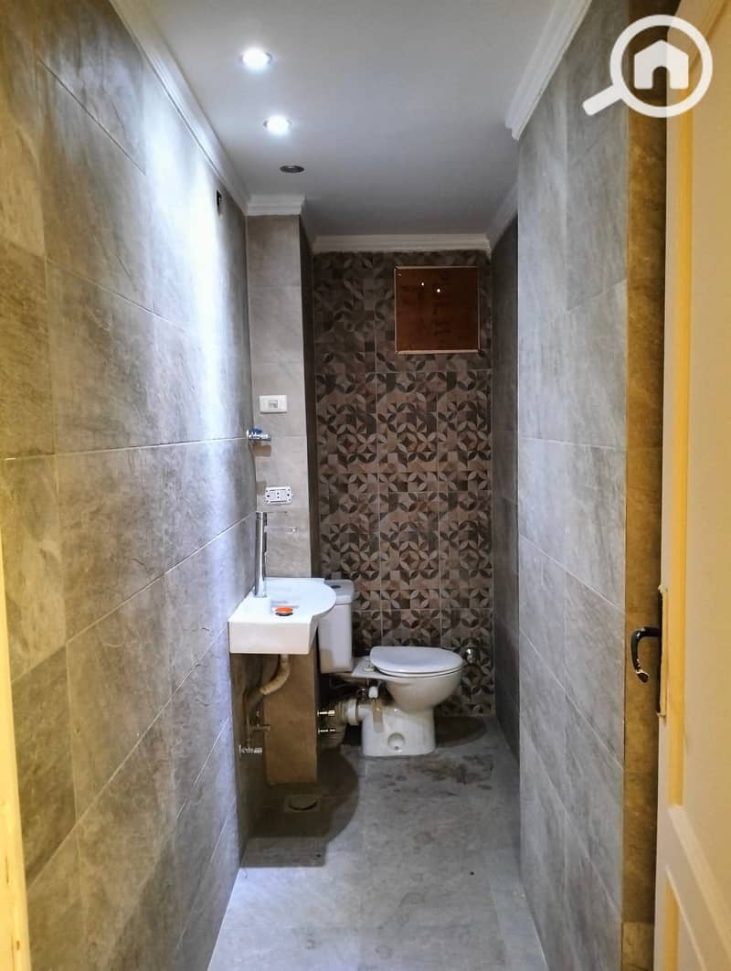 4 d657bf15-ad45-42e0-9a13-2458231f9e8d. jpeg