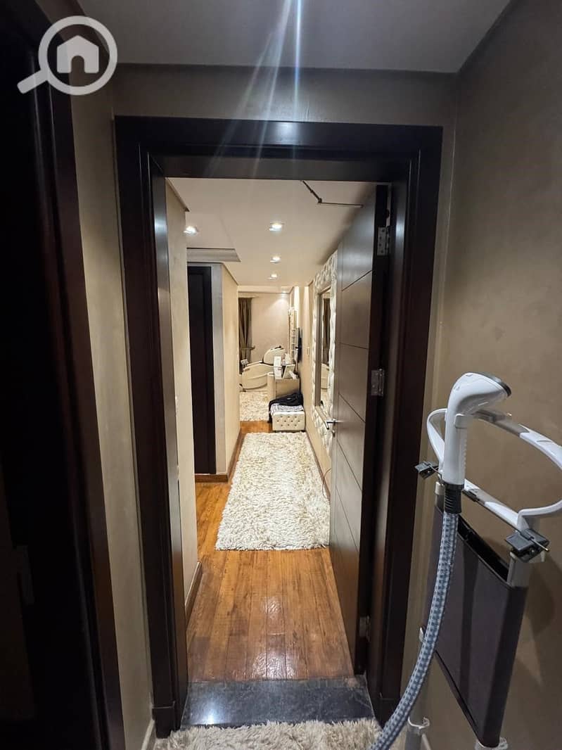 16 b8b796db-51f9-4f33-9d35-24b4f86fa2a8. jpg