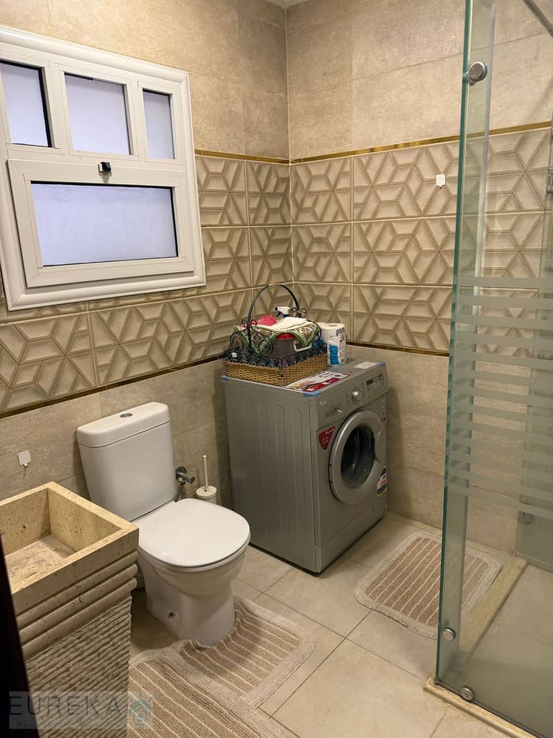 4 PHOTO-2025-10-28-19-15-49. jpg