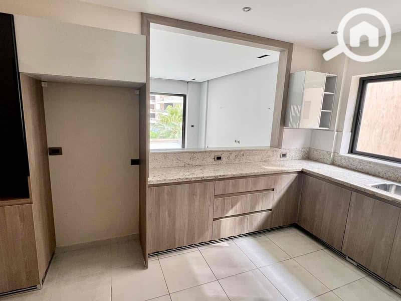 4 45df3b0d-c892-4da9-b8d2-3620fe93f81d. jpg