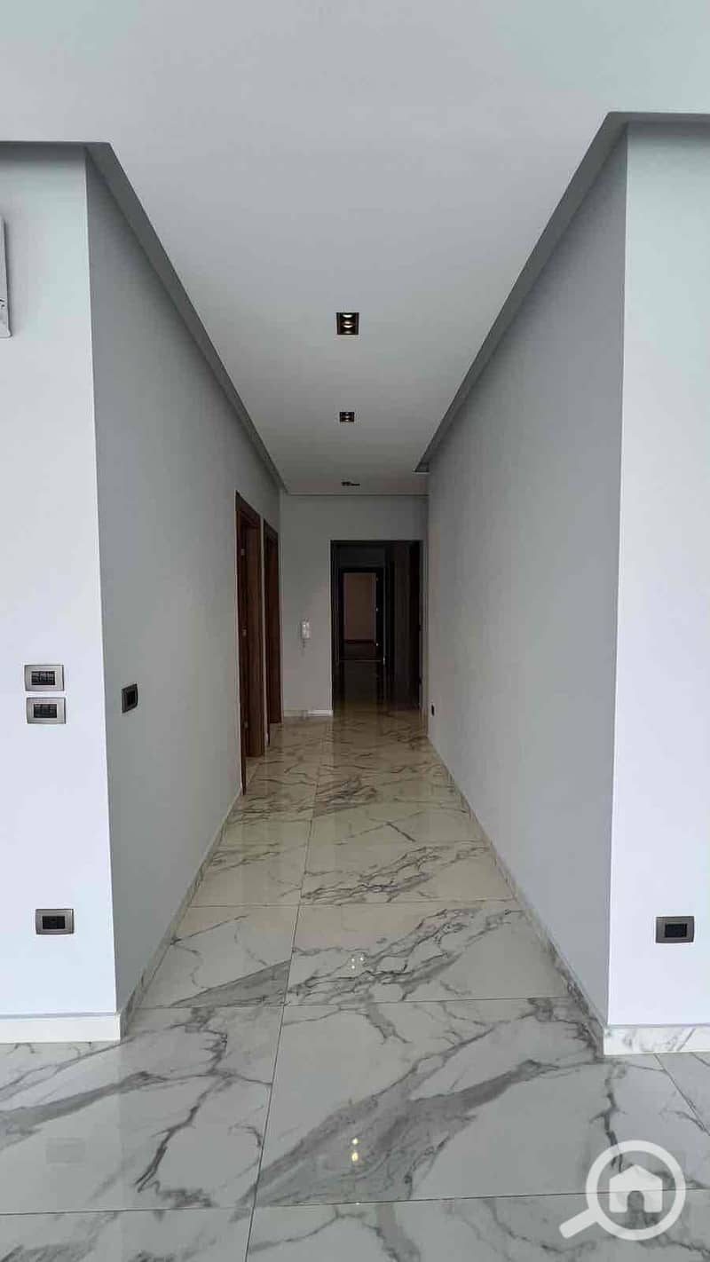 10 084fcbf3-5920-4a8c-8675-cc06858adb81. jpg