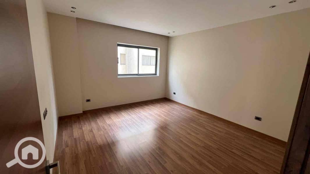 12 3a40d8eb-1f66-4e53-ac28-e0b9bfbb58ac. jpg