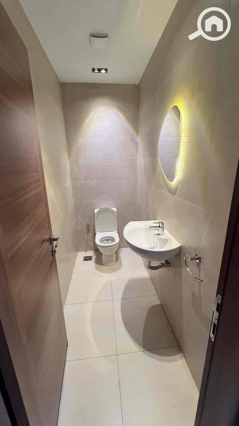 14 cdde67ed-83b7-4886-bde5-be0c9fcfe21c. jpg