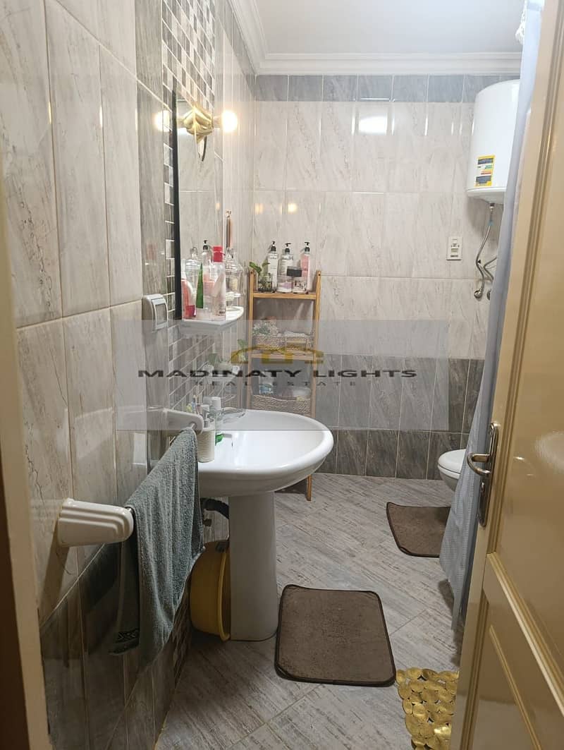 10 956d80d2-1c54-49ea-bf58-c14e7e48431f. jpg