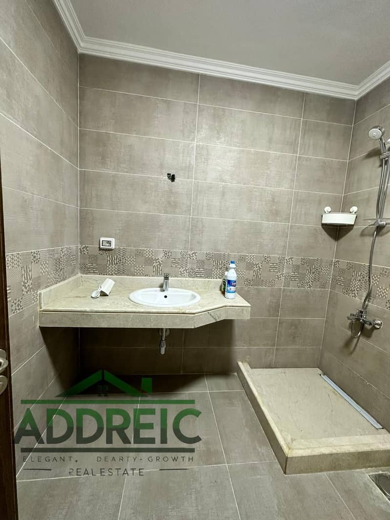 10 WhatsApp Image 2025-10-24 at 20.30. 53_52e7f8b9. jpg