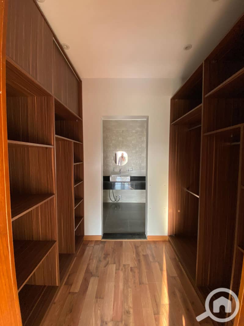 21 e7c3c74c-e891-49c5-9ad9-387da29459d5. jpg