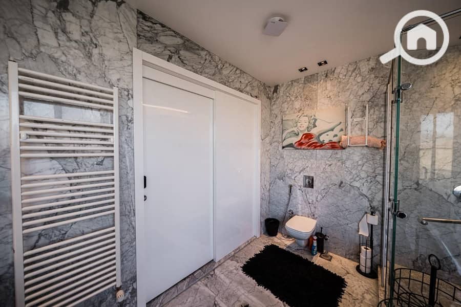 10 6fb45dfe-a98e-4c9c-add8-548210736fa3. jpg