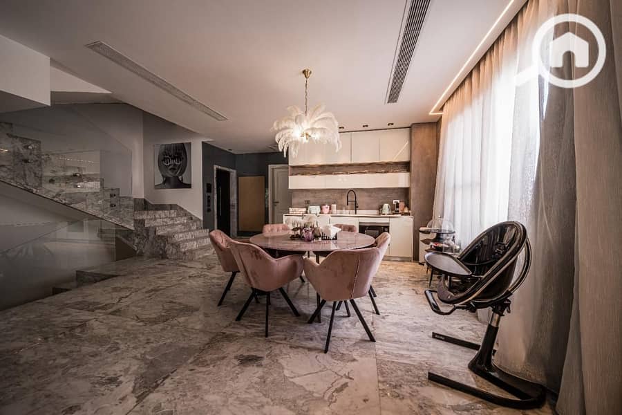 15 896773ba-bff7-4b89-93c7-0ecbe9b94cda. jpg