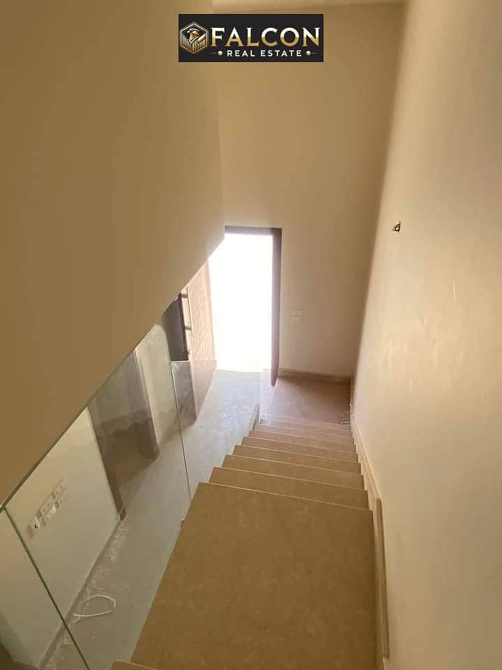 12 f3d04b8a-c85e-4a13-93ef-0f89b8fd72cc. jpg