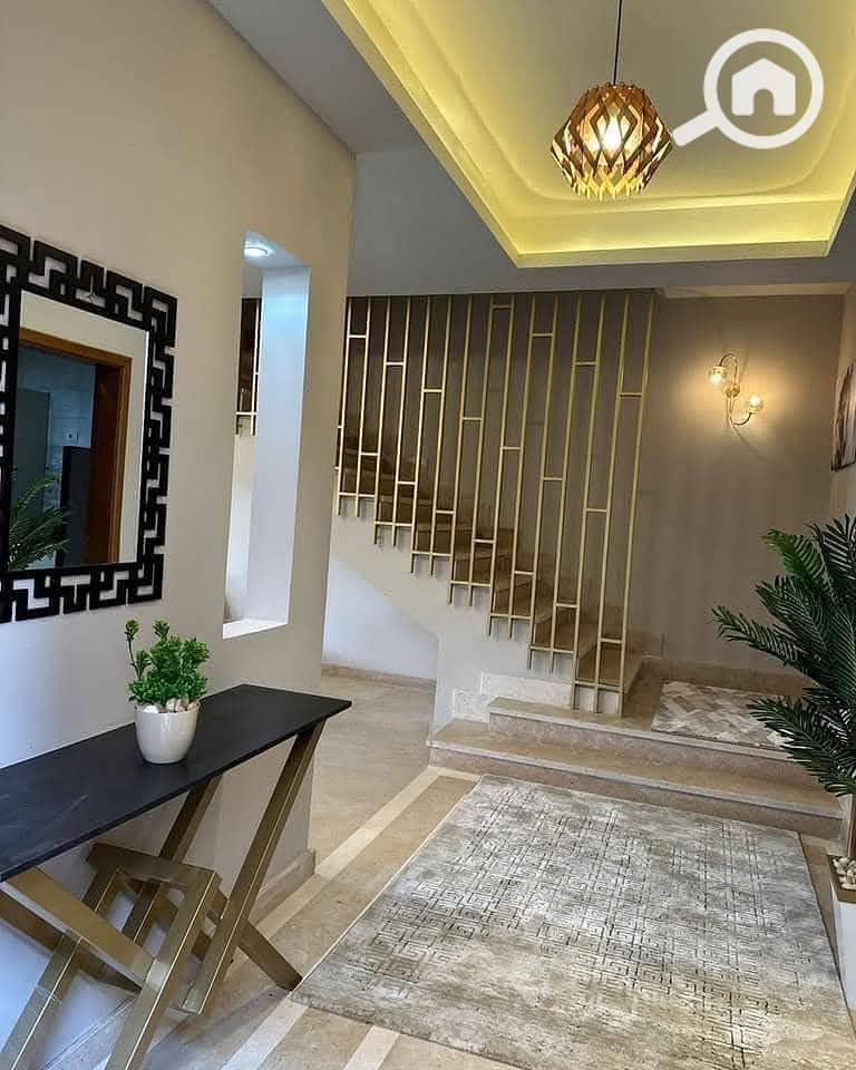 2 922836b1-5cdc-46b5-a2ba-4c6ef2bf0bba. jpg