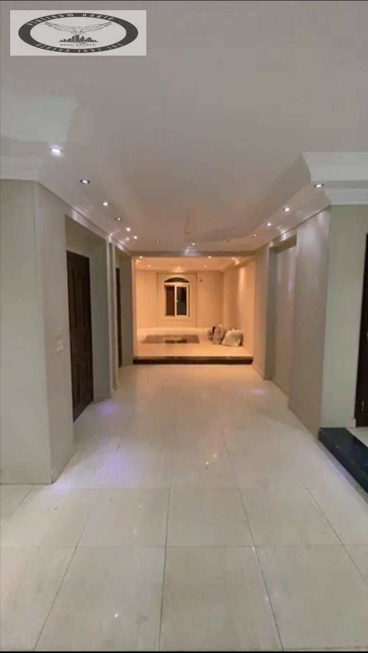 2 b4ee081a-ec83-4e72-84f9-94b92addf4e8. jpg