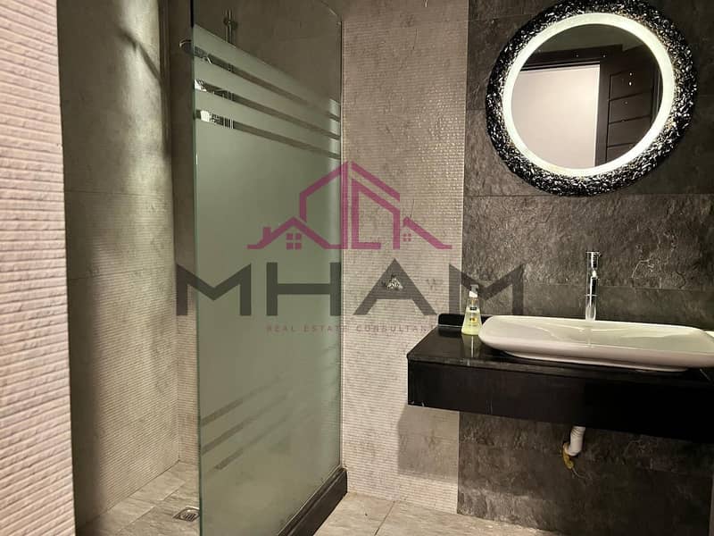 4 photo_5782931713699810398_y. jpg