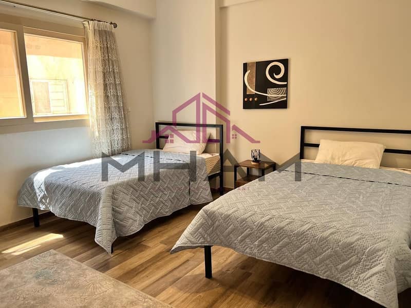 6 photo_5782931713699810400_y. jpg