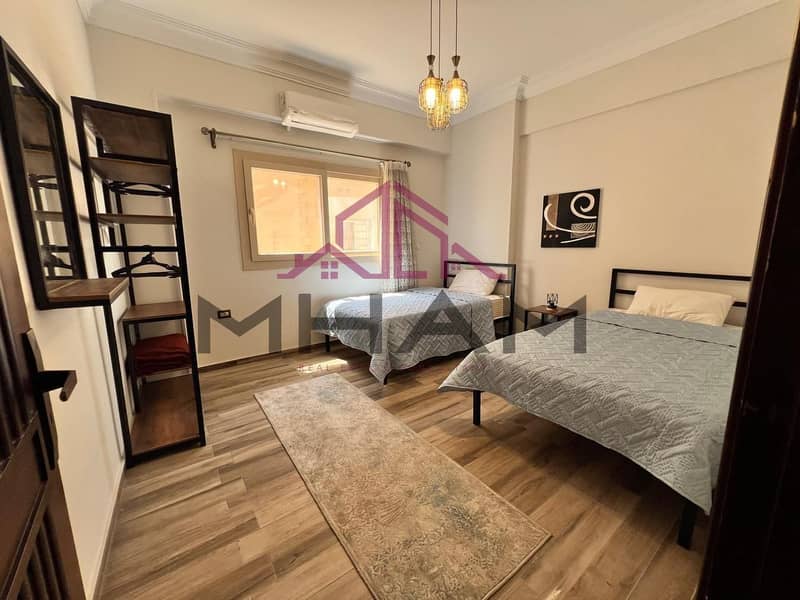 8 photo_5782931713699810402_y. jpg