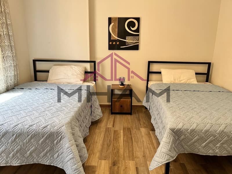 9 photo_5782931713699810403_y. jpg