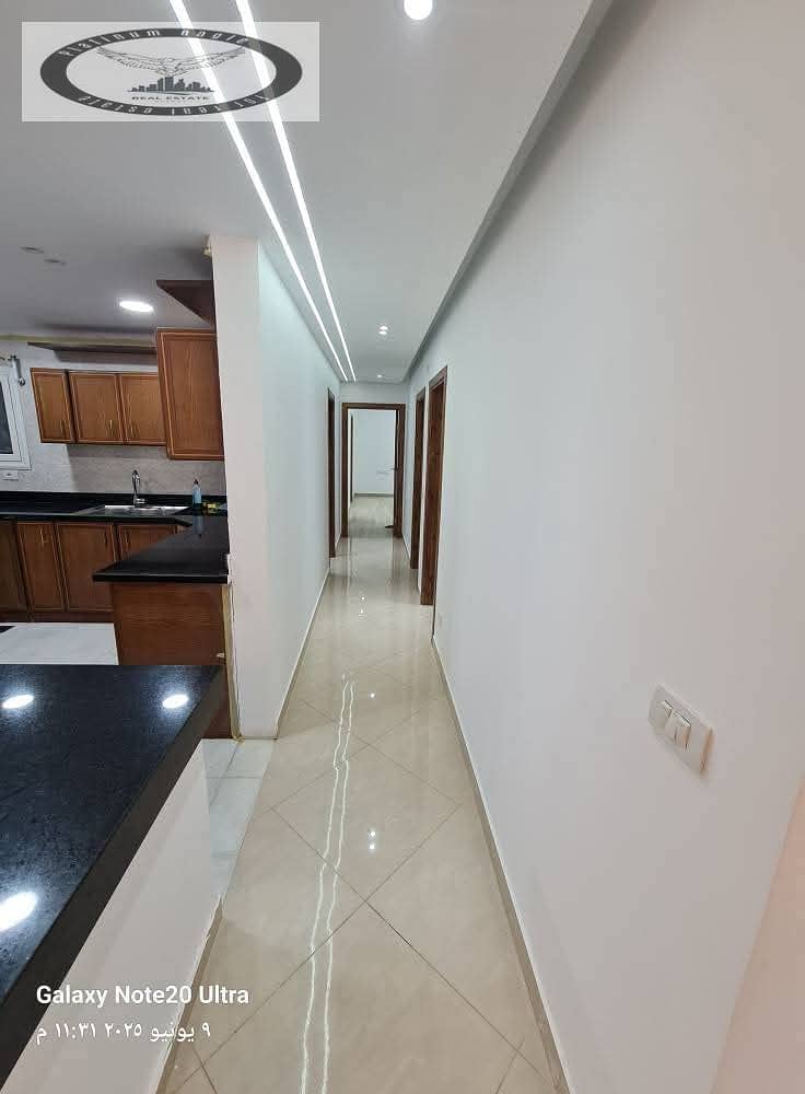 4 8afb0db2-6716-4bb1-bb5f-bde5a6b4106b. jpg