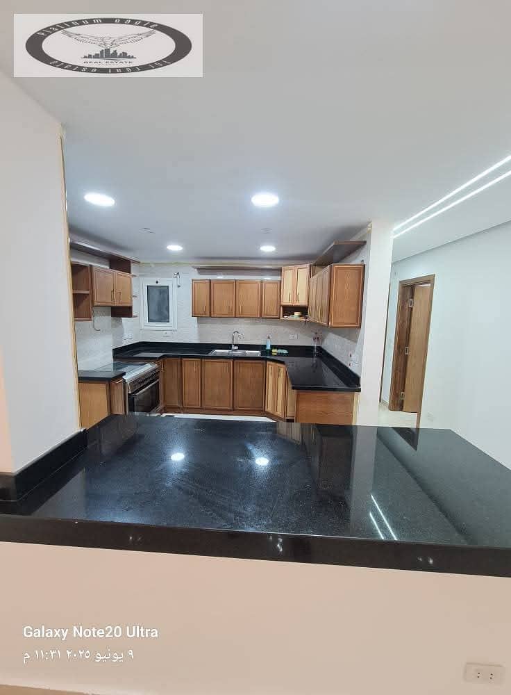 8 95b06fdc-c6bd-4d7e-81ce-e8812309070c. jpg