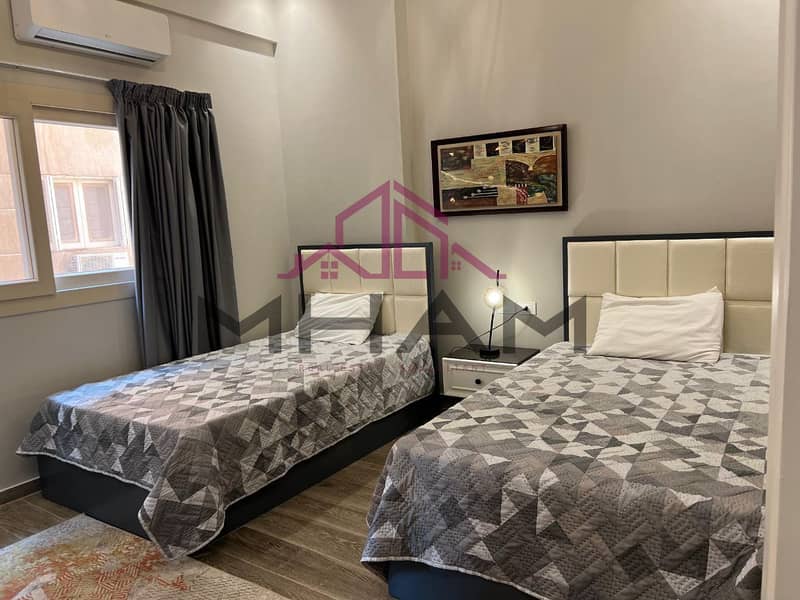 11 photo_5782931713699810370_y. jpg