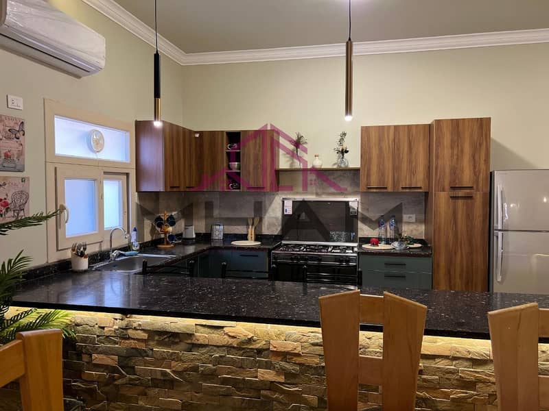 23 photo_5782931713699810389_y. jpg