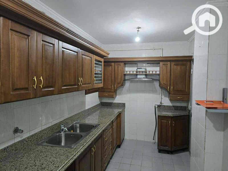 10 0d19bc58-82a2-437c-a8d0-d8e29074c0fb. jpg